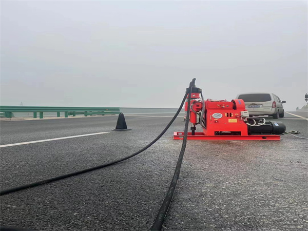 西盟马路路基路面开裂下沉注浆加固灌浆