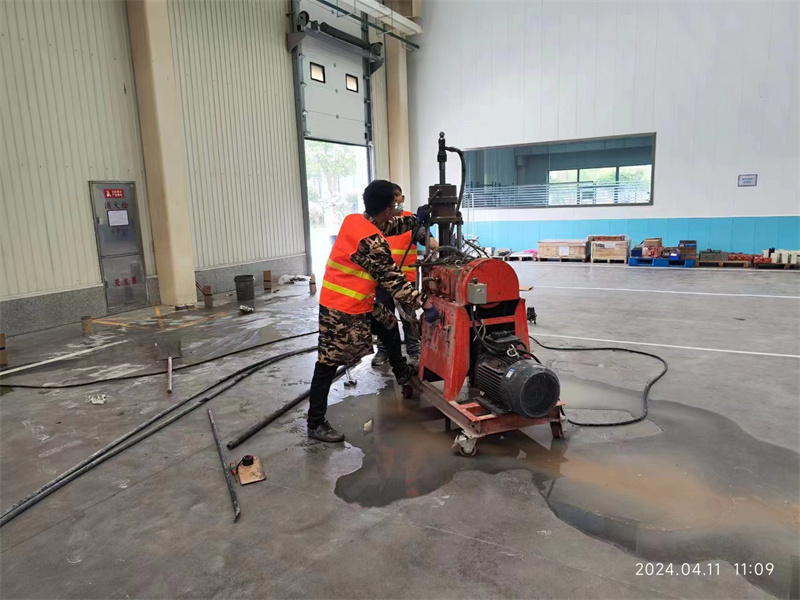 西盟厂房地面下沉塌陷注浆加固施工